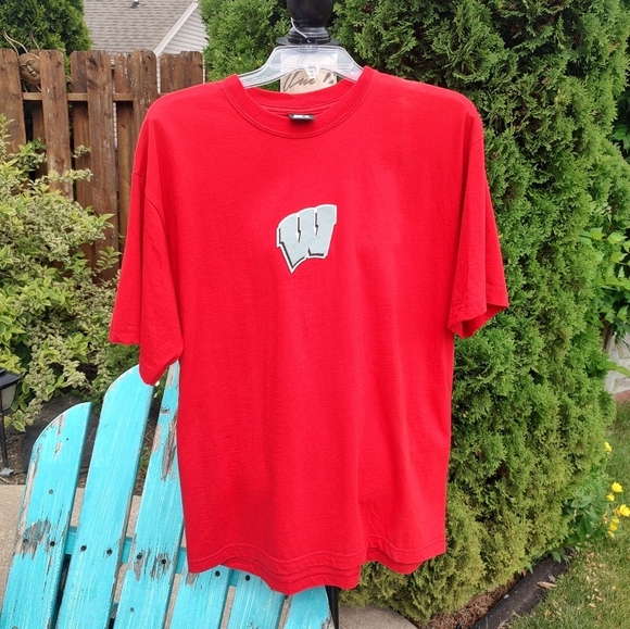 Team Starter Tops - 💥 3/$20 Team Starter Medium Wisconsin Badger T-Shirt!